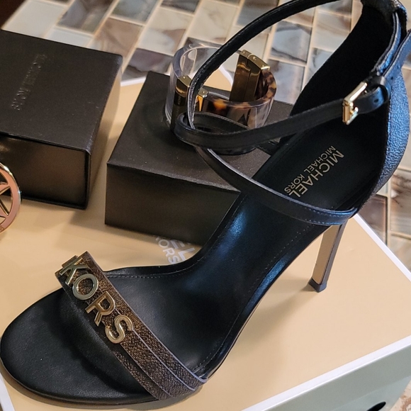 Michael Kors Goldie Single Sole Sandal - Picture 2 of 4